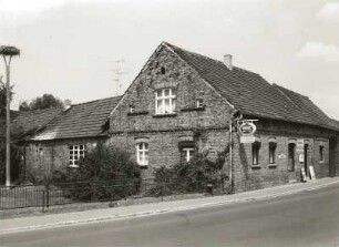 Schleife, Friedensstraße 39. Gehöft. Um 1890. Wohnhaus. Straßenansicht