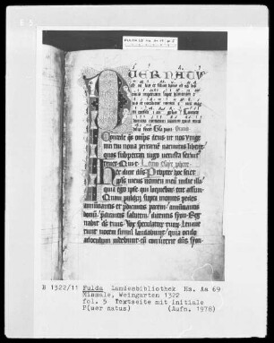 Missale — Initiale P(uer natus), Folio 5recto