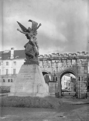 Denkmal von Holland für Frankreich und Verdun mit der Statue der Défense