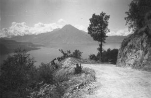 Der Atitlán-See (Lateinamerika-Aufenthalte 1934/1942 – 4. Reise von Bogota nach Mexiko-City 1937)