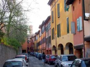 Bologna: Straßenzug in der Altstadt