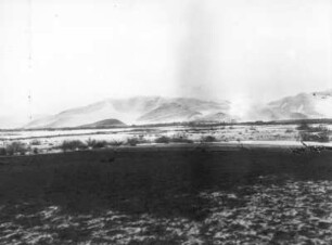 China. Sinkiang (Xinjiang). Takla Makan. Salztonebene des Jarkend-darja gegen die Kum-tagh (Sandberge)