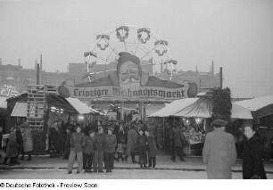 Blick auf einen Eingang des Leipziger Weihnachtsmarktes