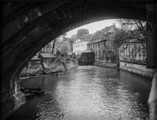 Moldau : Blick entlang der Moldau durch die Altstadt von Prag