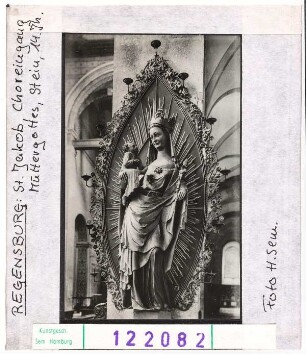 Regensburg: St. Jakob, Choreingang, Madonna