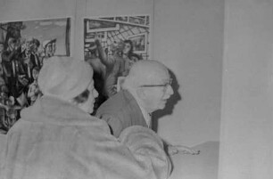 Arnold Zweig in Ausstellung 'Berliner Kunstschaffen', 1962. SW-Foto © Kurt Schwarz.