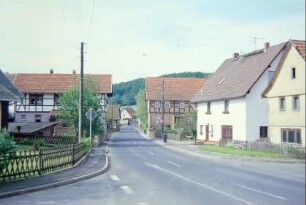 Straße und Häuser
