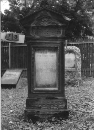Grabstein 73 [Hahn S. 142 Grab-Nr. 859]