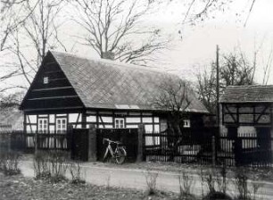 Fachwerkhaus in Zeißholz : Bauwesen - Wohnung, Exterieur. Ort: Ćisow / Zeißholz. Kleinbäuerliches Fachwerkhaus, oberer Giebelbereich verbrettert