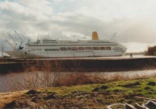Kreuzfahrtschiff "Oriana" in Papenburg / Ems