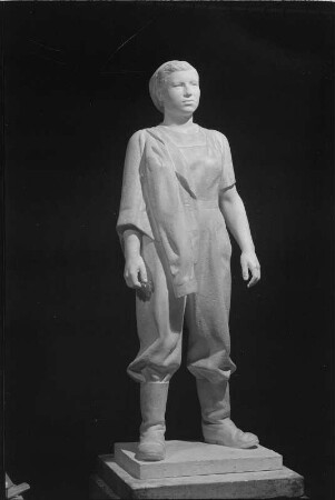 Originalmodell der Traktoristin : Originalmodell der Traktoristin. Gips (vor 1953; W. Arnold)