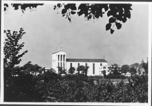Kath. Heilig-Kreuz-Kirche; Frankfurt, Wittelsbacherallee 203, Heilig-Kreuz-Kirche , Kettelerallee 45, Ortenberger Straße 10, Wittelsbacherallee 205