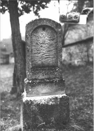 Grabstein 355 (Index: 100009458) Zustand: Inschrifttafel fehlt Maße HxBxT: 134x43x18 cm: Grabstein 355