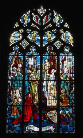 Frankreich. Bretagne. Morbihan. Hennebont. Basilique Notre Dame de Paradis. Buntglasfenster von Max Ingrand. Motiv Jeanne la Flamme