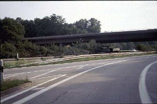 Ausfahrt aus Kreisel (Freiburg Richtung Basel) in Nebenfahrbahn West (Karlsruhe Richtung Basel)
