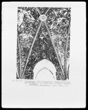 Innendekoration der Schlosskapelle — Engel mit Kreuz Christi