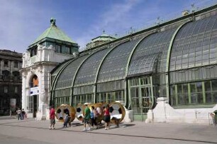Burggarten in Wien : Blick auf das Palmen-und Schmetterlingshaus im Wiener Burggarten, 2008