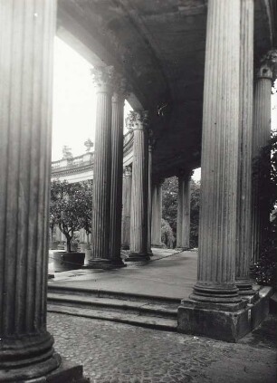 Westliche Säulenkolonnade von Schloß Sanssouci