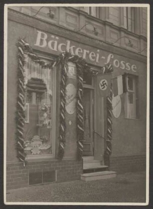 Ansichtskarte „Bäckerei Losse“ mit Hakenkreuzfahne, Teltower Straße 55