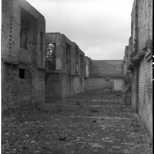 Negativ: Ruine, Siedlung Lindenhof, 1953