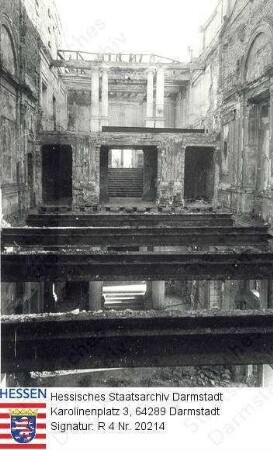 Darmstadt, Landestheater / Blick ins Innere des Treppenhauses nach der Zerstörung am 12. September 1944