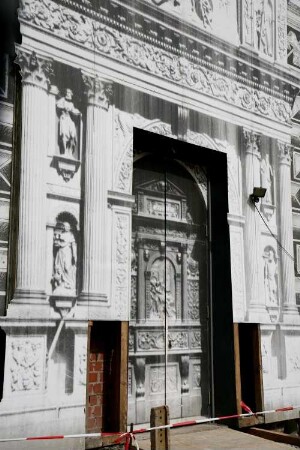 Dresden-Altstadt. Residenzschloß. Großer Schloßhof. Portal