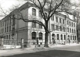 Dresden-Pieschen, Robert-Matzke-Straße 14. 27. Mittelschule (1889)