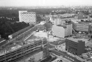 Berlin: Vom Dach des Europa-Centers auf Budapester Straße mit Hiltonhotel