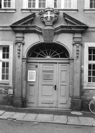 Görlitz-Altstadt, Langenstraße 37. Wohnhaus (Hochschule für Kirchenmusik der Evangelischen Kirche der schlesischen Oberlausitz, Bezeichnung 1720). Portal