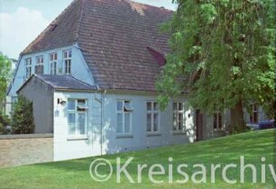 Kirchberg 9: ehemaliges Pastorat: Traufseite mit Eingang