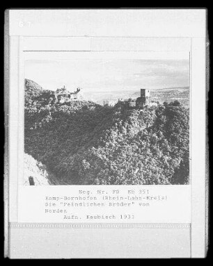 Kamp-Bornhoven. Burg Sterrenberg (um 1190) und Burg Liebenstein (um 1284), die sogenannten "Feindlichen Brüder". Ansicht von Norden
