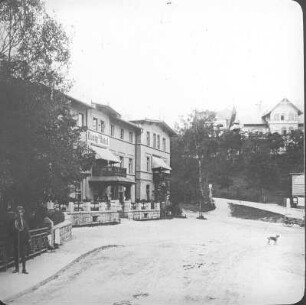 Schreiberhau (Szklarska Poreba), Königsplatz. König's Hotel. Straßenansicht