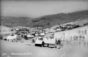 Ortsansicht mit Schulberg und Lorenz-Mühle : li. Lorenz-M., davor Claus-Gasthaus, oben re.: Forsthaus, darunter Schule