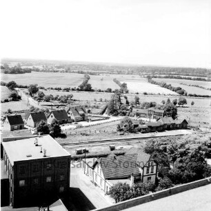 Vogelperspektive: Blick nach Westen vom Getreidesilo der Mühle W. F. Stoltenberg am Bahnhof: Werkshäuser: im Vordergrund der Bahnhof