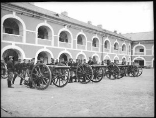 Theresienstadt. K. u. K. Divisionsartillerie-Regiment No. 26. Batterie im Feuergefecht