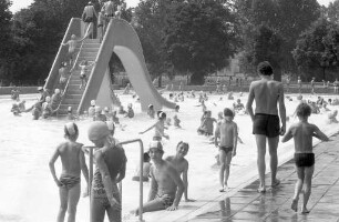 Badebetrieb im Freibad Rüppurr