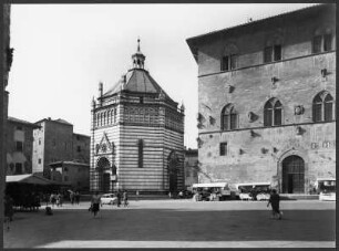 Baptisterium mit Außenkanzel in Pistoia
