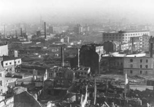 Hamburg. Altona. Nachkrieg. Blick vom 1943 zerstörten Stadttheater auf Ruinenlandschaft