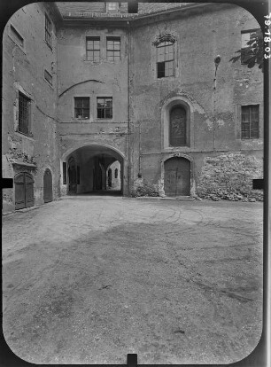 Glauchau. Schloß Hinterglauchau (1460-1470; Arnold von Westfalen, Umbau 1525). Schloßhof