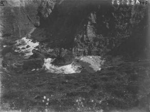 Pointe de Raz : Wellen brechen sich am Riff des Point de Raz.