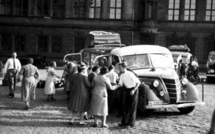 Dresden: Reiseautobus vor der Abfahrt