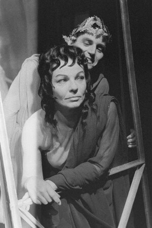 Szenenbilder aus "Die Frauen von Trachis" von E. Pound frei nach Sophokles, Übersetzung E. Hesse, Regie H. Lietzau, Schiller-Theater Berlin, 1959