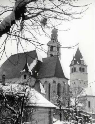 Blick auf die Kirche von Kitzbühl