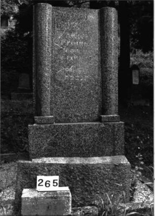 Grabstein 265 (Index: 99897702) Maße HxBxT: 174x77x23 cm Besonderheit: Doppelgrab: Grabstein 265