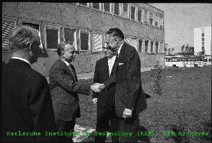 Besuch von Prof. Glenn Theodor Seaborg (Nobelpreisträger und Präsident der United States Atomic Energy Commission (USAEC)) am Kernforschungszentrum Karlsruhe (KfK)