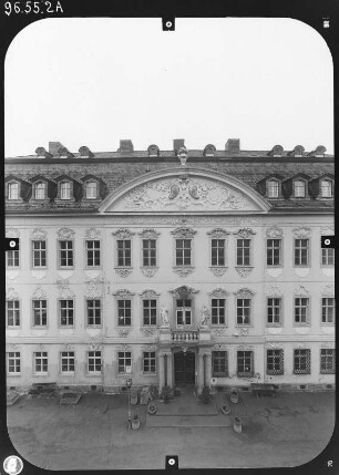 Oppurg, Schloßstraße 2. Schloß (1705-1708, Umgestaltung 1746-1747, Restaurierung seit 1984). Haupteingangsseite (Teilansicht) von Süden