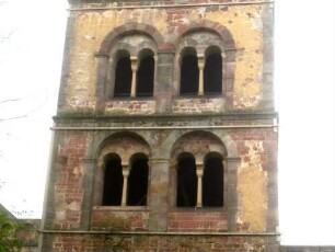 Glockenturm von Osten - Mittelgeschosse mit Biforien (eingestellte Rundsäulen-Würfelkapitell)