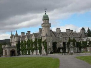 Schottland : 1842 erbaut: Balmoral Castle, schotticher Sommersitz des englischen Königshauses. Aufgenommen im Juni 2005. Foto Uwe Gerig.
