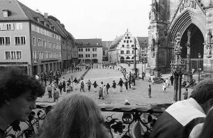 Freiburg im Breisgau: Aktion "Schweigen für Frieden" auf dem Münsterplatz