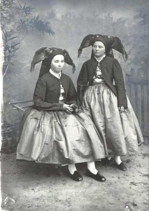 Festtracht aus Burg : Kleidung - niedersorbische Tracht. Ort: Bórkowy / Burg-Spreewald. Kirchgangs- oder Festtagstracht zum Ausgehen
